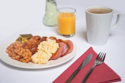 Holiday Inn Express Leeds-East an IHG Hotel - image 4