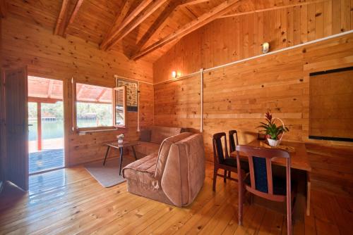 One-Bedroom Apartment image 3