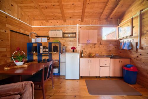 One-Bedroom Apartment image 2