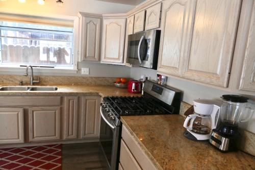 Sierra House Retreat - image 2
