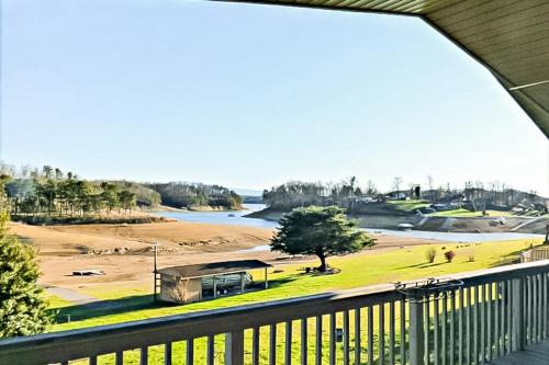 Lakeside, Dandridge (photo 4)