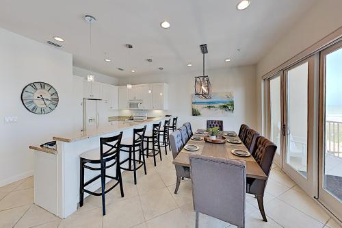 Modern Las Olas Condo - Ocean Views Pool & Tennis condo - main image