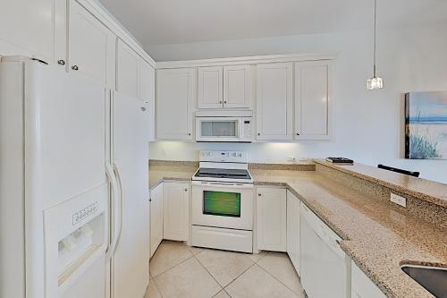 Modern Las Olas Condo - Ocean Views Pool & Tennis condo - image 9