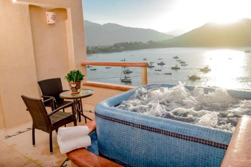 Suite, hydromassage bathtub