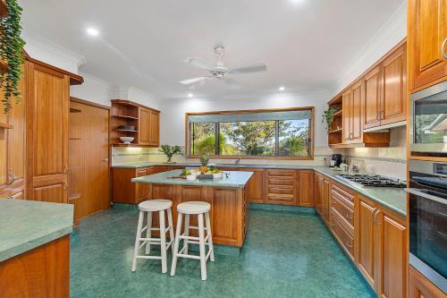 Konyha, Seascape @ 19 Pindari - privacy, space, views in Dunbogan