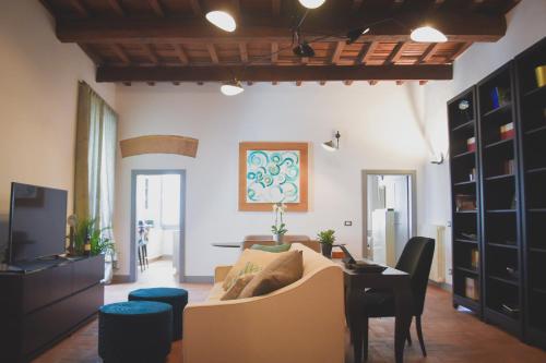 Del Giglio's Luxury apartment in Piazza della Signoria, Florencie