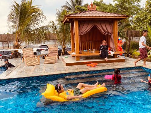 Embay House & Private Pool Bogor