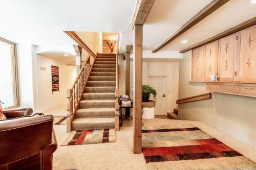 Stylish Powderhorn 1BR- Stroll to Ski Lift condo - image 7