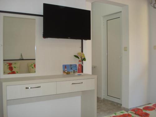 Double Room image 6
