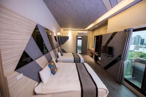 room detail thumbnail 1