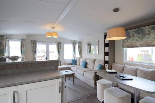 Edinburgh - Seton Sands-Cameo Caravan-Pet Friendly, Edinburgh