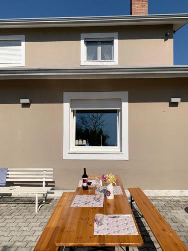  Ginger House, Ferienwohnung in SantʼAgata deʼ Goti