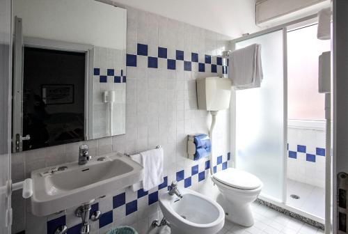 Comfort Double or Twin Room image 9