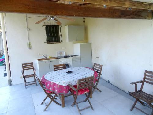 Appartement d'une chambre avec piscine partagee jardin amenage et wifi a Castagniers - Location saisonnière - Castagniers