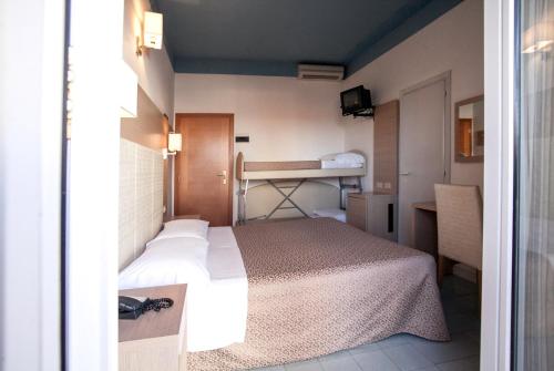 Comfort Quadruple Room image 9