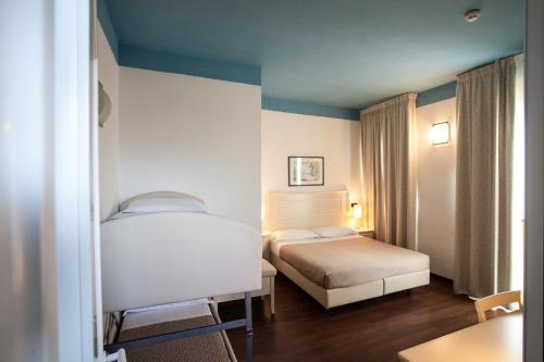Comfort Quadruple Room image 7