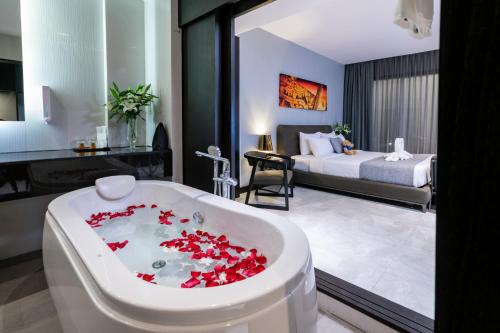 S Ratchada Leisure Hotel - 화장실