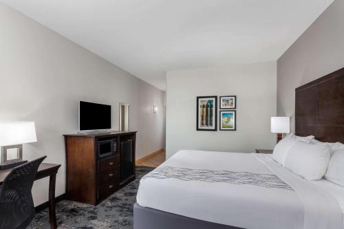 La Quinta Inn & Suites by Wyndham Columbus - Edinburgh