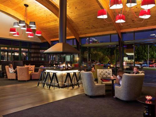 Bar/lounge, Novotel Rotorua Lakeside in Rotorua