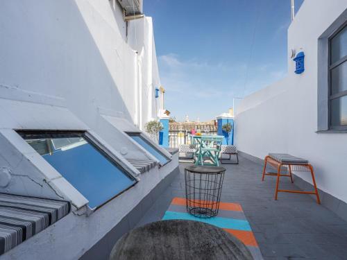 Studio with Balcony image 5