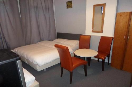 Hotel Schroder Room Type - Triple Room with Shared Bathroom