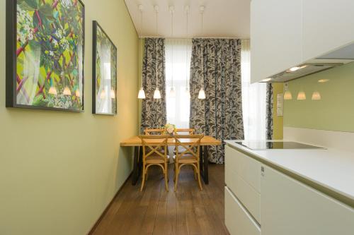 Classic One Bedroom Apartment image 10