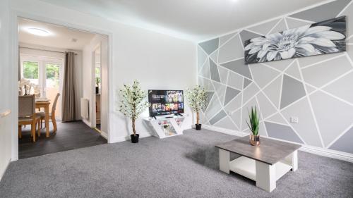 WILLIAM HOMES - SHAKESPEARE'S PALACE, Free Parking, NETFLIX, near City Centre gîte à louer Alveston Manor Hotel