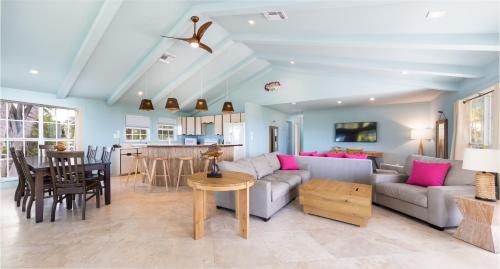 2 bedrooms, 3 beds