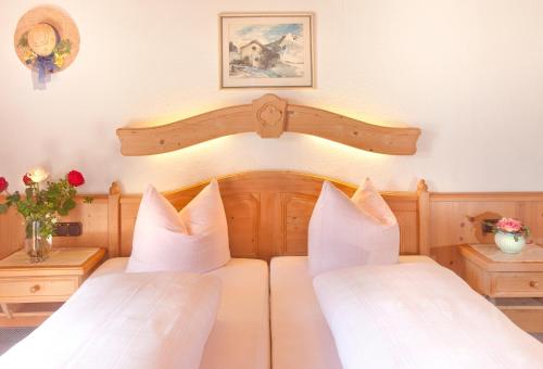 1 king bed, 1 twin bed