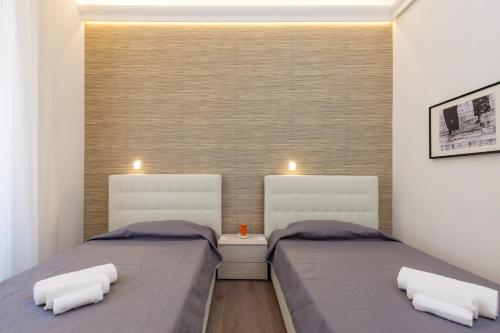 Large 2BR 2BA apartment with balcony near Opera and Trevi