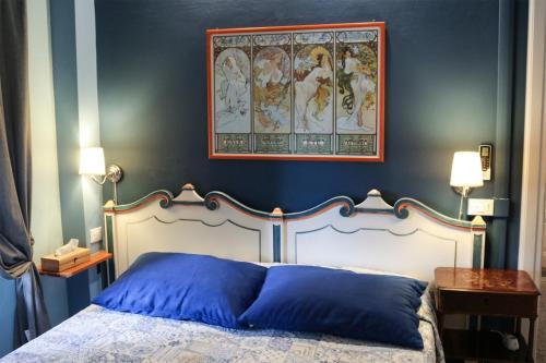 Double or Twin Room image 10