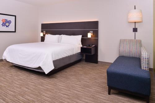 Holiday Inn Express & Suites - Mall of America - MSP Airport an IHG Hotel - image 10