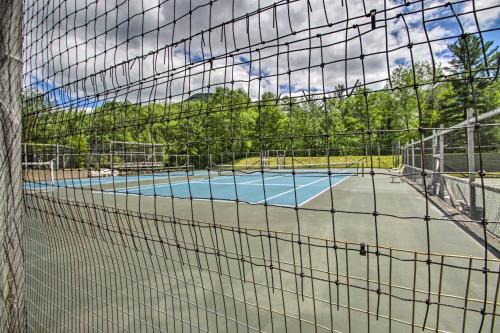 Ideally Located Lincoln Condo Pets Welcome!
