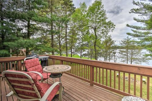 4 Season Lake House, 7 Miles to Sand Valley! in 馬紹費爾德