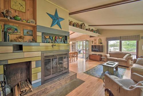 4 Season Lake House, 7 Miles to Sand Valley! in 馬紹費爾德
