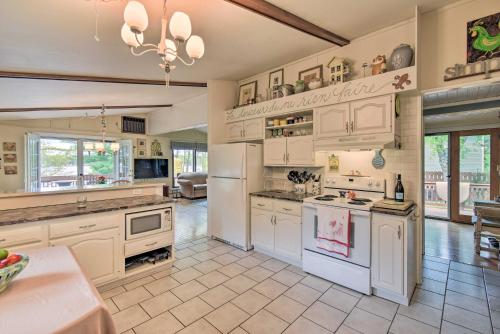 4 Season Lake House, 7 Miles to Sand Valley! in 馬紹費爾德