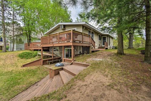 4 Season Lake House, 7 Miles to Sand Valley! in 馬紹費爾德