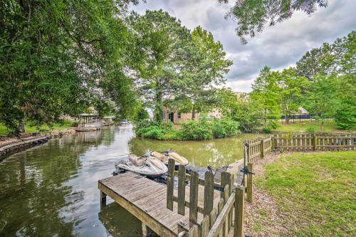 Hot Springs Retreat with Patio on Lake Hamilton - image 2
