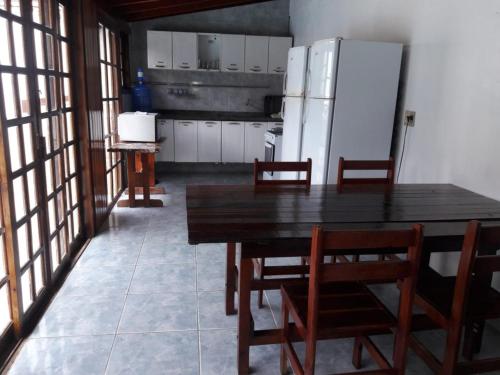 MARAVILHOSA CASA COM PISCINA E AR CONDICIONADO - ate 10 PESSOAS em MARESIAS SAO SEBASTIAO