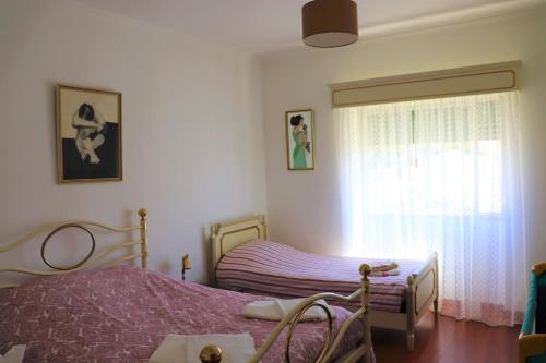 Casa Saloia Ericeira - close to the beach in บาเลยา