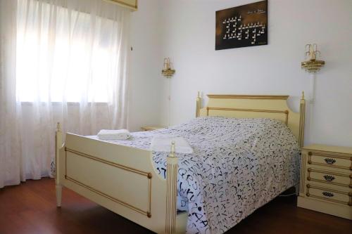 Casa Saloia Ericeira - close to the beach in บาเลยา