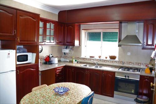 ห้องครัว, Casa Saloia Ericeira - close to the beach in บาเลยา