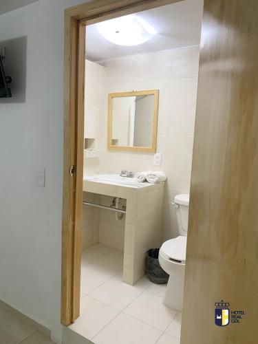 Standard Quadruple Room image 3