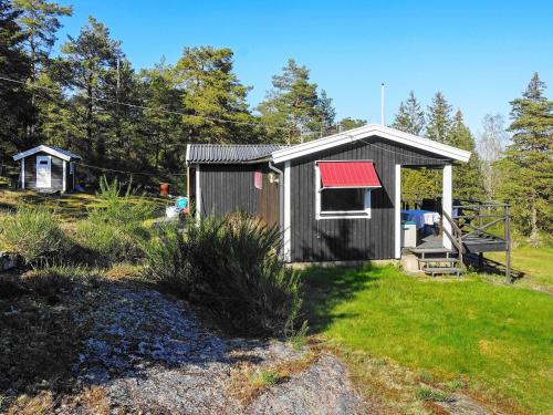 6 person holiday home in HEN N - Henån