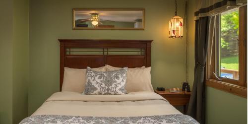 Hawk Valley Retreat & Cottages in Galena, USA