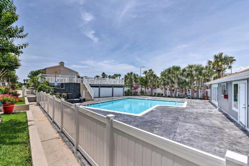 Coastal Getaway with Pool Access - 1Mi to Beach - image 13