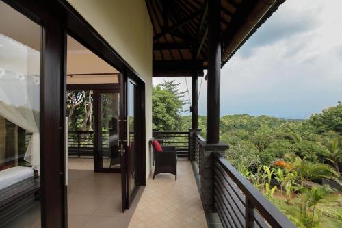 VILLA CAHAYA Perfectly formed by the natural surrounding and Balinese hospitality