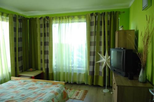 1 queen bed