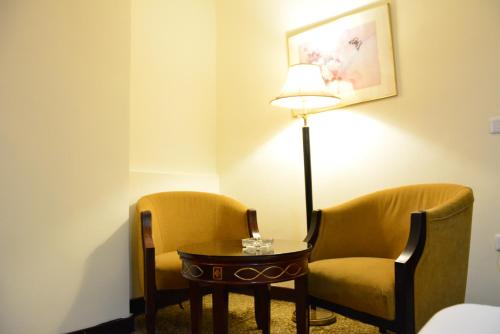 room detail thumbnail 1