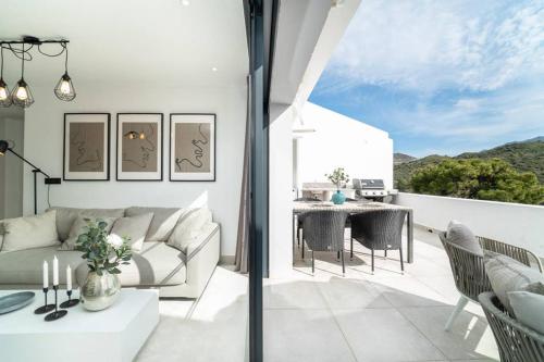 Bright, modern apt in La Quinta with large terrace
